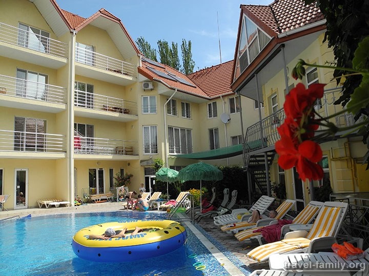 Отдых в Скадовске: отель для отдыха с детьми "Затишний" по системе "все включено"