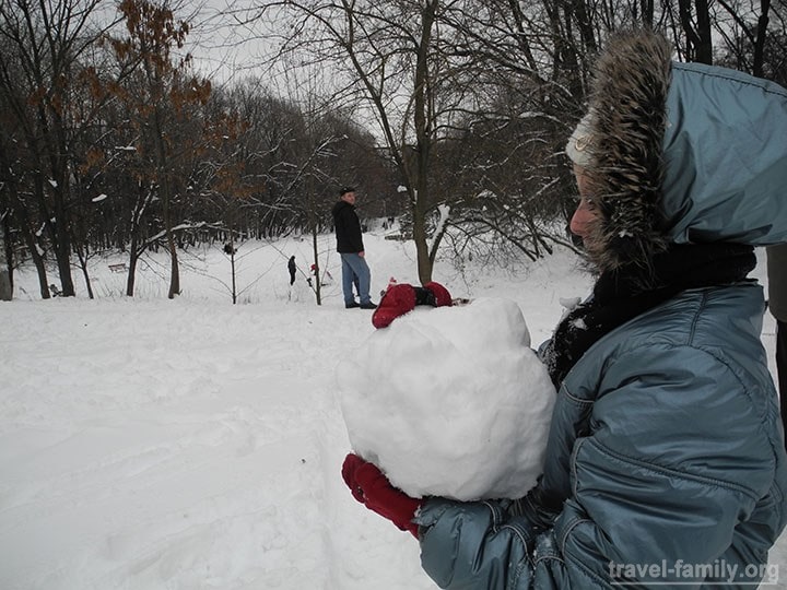 Киев снег 2015: гигантские снежки :)