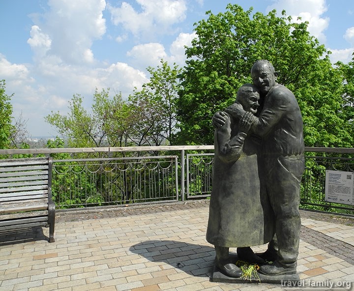 Памятники Киева: История любви: Луджи и Мокрина