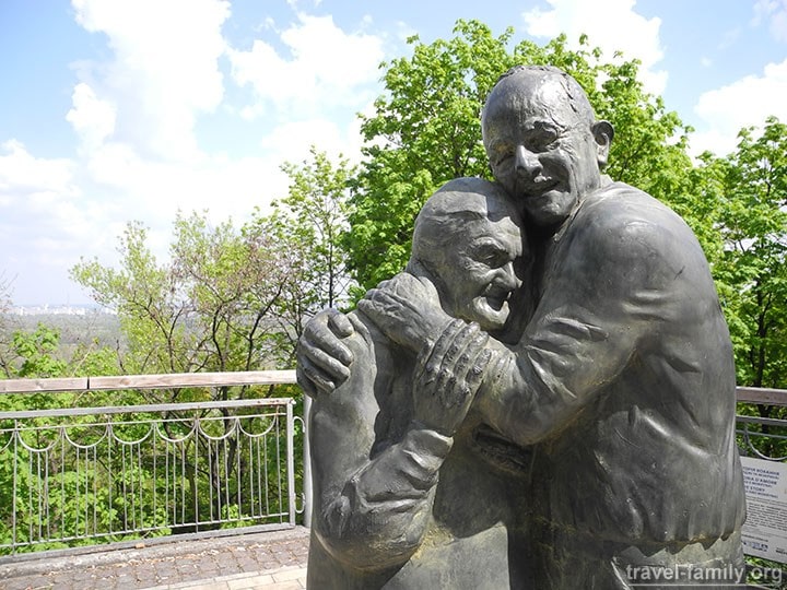 Памятник "История любви: Луджи и Мокрина"