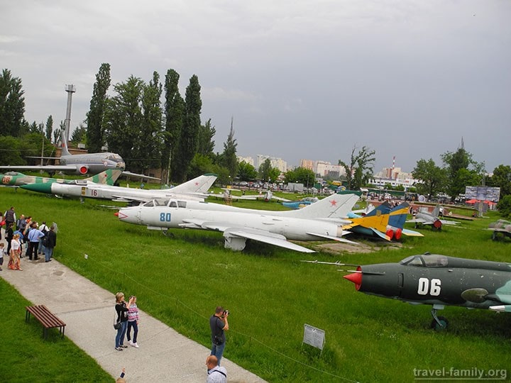 Куда пойти с ребенком в Киеве: музей авиации - место для знакомства с самолетами