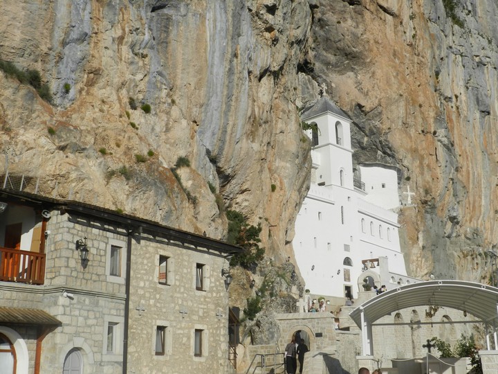 Путешествие и отдых в Черногории: Монастырь Острог