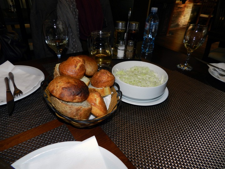 Отдых и путешествия в Черногории: о еде, ценах, блюдах. Домашний хлеб