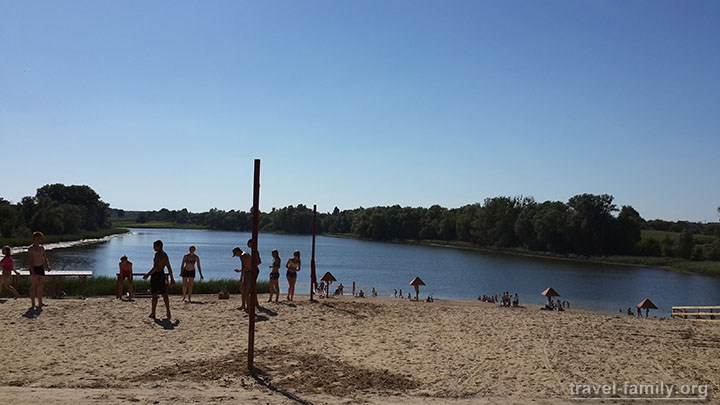 Активный отдых на речке: новый пляж недалеко от Попельни