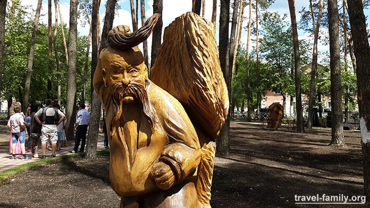 Парк деревянных скульптур в Ирпене