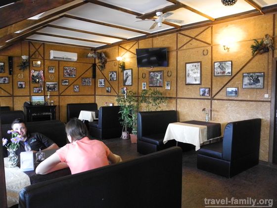Где отдохнуть недалеко от Киева: Кафе в конно-спортивном клубе "Фаворит"
