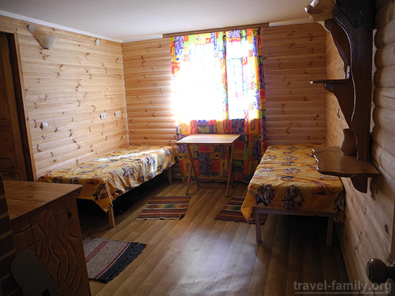 Отдых с ночевкой в Приворотье Брусиловского района Житомирской области: Комната на первом этаже возле бани
