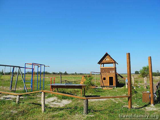 Отдых с детьми в Приворотье Брусиловского района Житомирской области: детская площадка