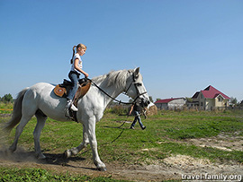 Обучение верховой езде в селе Феневичи для детей недалеко от Киева