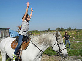 Обучение верховой езде в селе Феневичи для детей недалеко от Киева