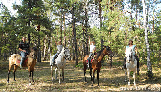 Прогулки на лошадях всей семьей недалеко от Киева