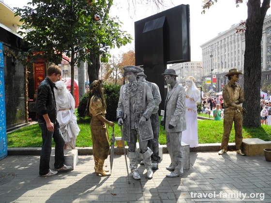 Майдан независимости: живые скульптуры