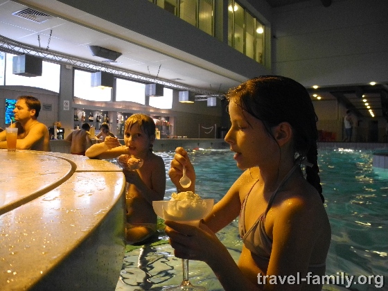 Аквапарк "Терминал" в Броварах: вкусное мороженое в аквабаре