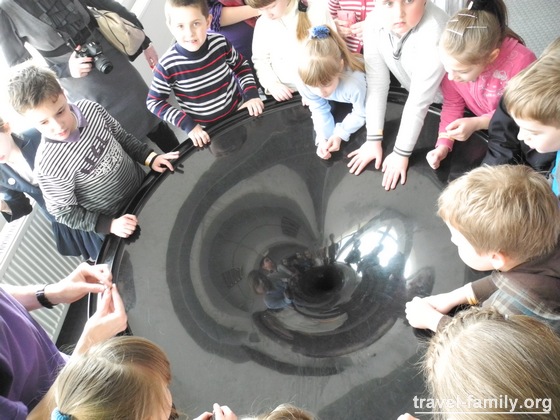 Экспериментариум в Киеве: черная дыра
