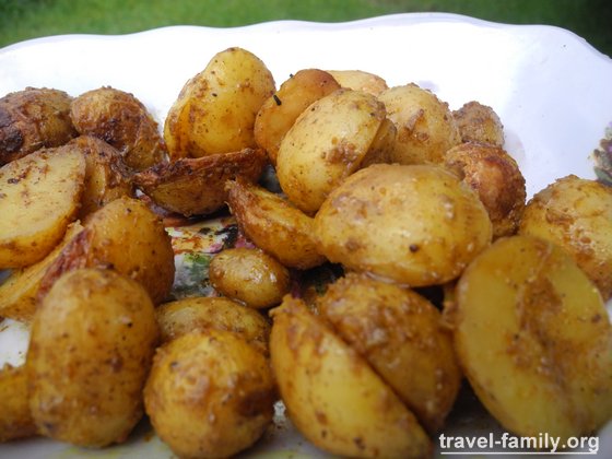 Картошка, запеченная в фольге на костре