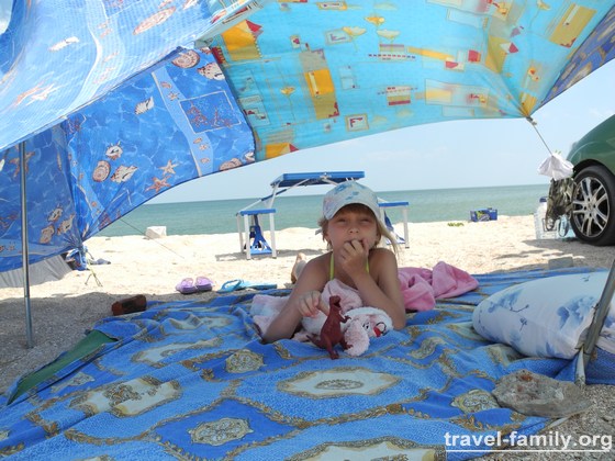 Кемпинг на Арабатской стрелке и отдых с палатками на Азовском море: тень