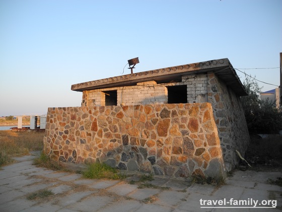 Кемпинг на Арабатской стрелке и отдых с палатками на Азовском море: туалеты