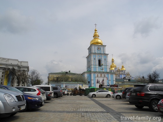 Возле Софиевского собора в Киеве