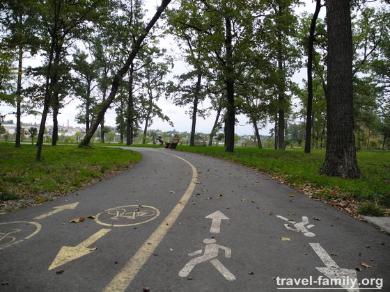 Бучанский городской парк: дорожки