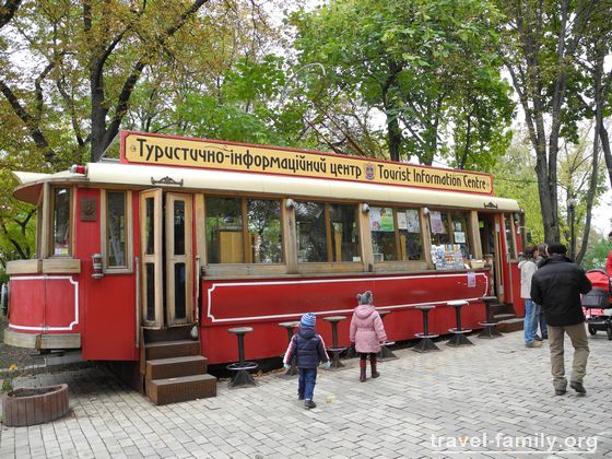 Парк Шевченко в Киеве: киевский трамвайчик