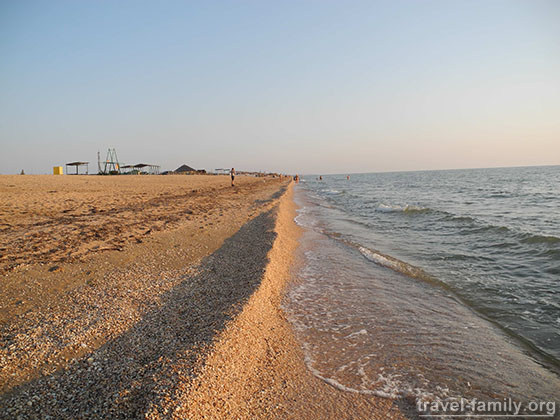 Море и пляж на Арабатской стрелке в 2014 году