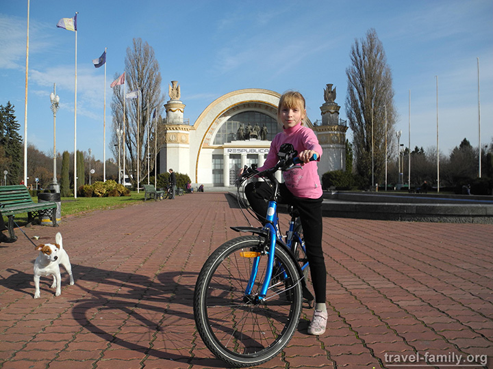 Велопрогулки на ВДНХ: Маринка готова отправиться на велопрогулку