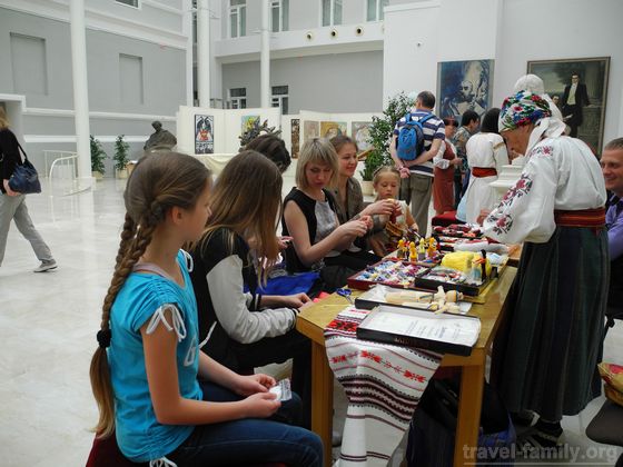 Для развития детей в Киеве: мастер-класс "кукла-мотанка"