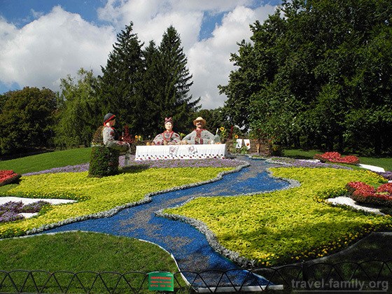 Выставка цветов на певчем поле в Киеве 2014: украина едина одно родина