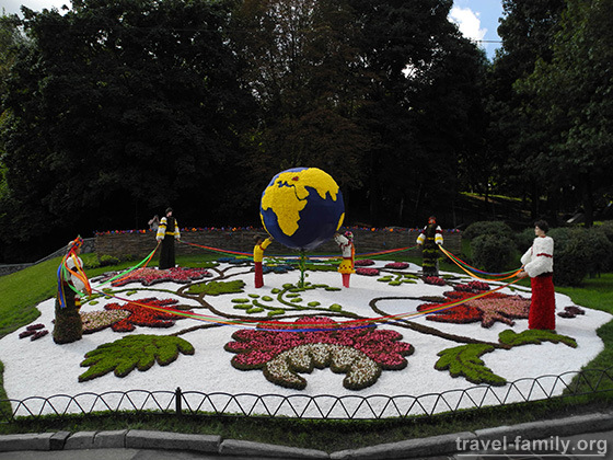 Виставка квітів на співочому полі в Києві 2014:українська діаспора