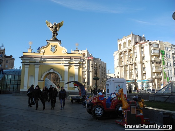Майдан незалежности: скульптура Архангела Михаила