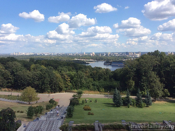 Красивые места Киева: Вид на Днепр и Киев с парка "Славы"