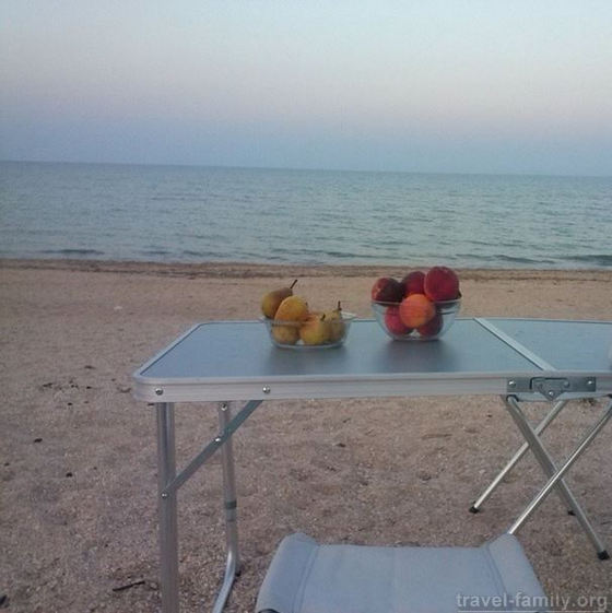 Отдых на Арабатской стрелке в августе 2014 года с палатками: ужин на берегу моря
