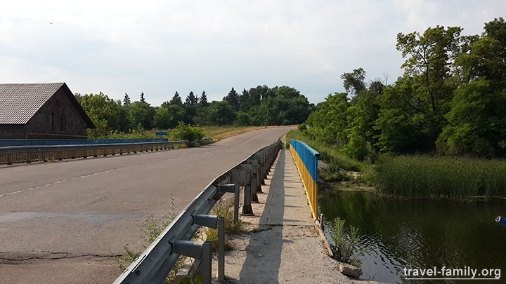 Отдых на речке недалеко от Корнина: мост через Унаву